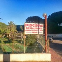 basen i restauracja na osiedlu